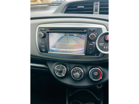 2012 Toyota Yaris 1.0 VVT-i 3Dr Luna €5,950 thumbnail