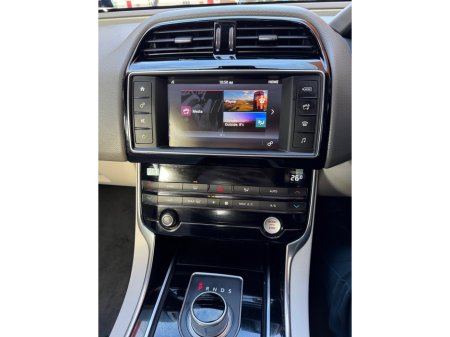 2015 Jaguar XE  €8,950 thumbnail