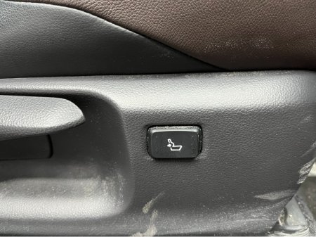 2019 Toyota C-HR 2019 TOYOTA C-HR G 1.8 AUTOMATIC / CRUISE CONTROL / REVERSE CAMERA / HEATED SEATS AND MORE thumbnail