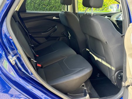 2017 Ford Focus - thumbnail 9