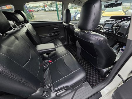 2014 Toyota Prius Alpha (7 Seater) - SELF CHARGING HYBRID -ALLOYS - REVERSE CAMERA - SIMI DEALER - LOW ROAD TAX BAND €14,450 thumbnail