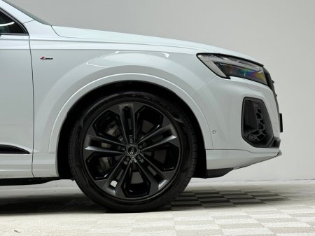 2025 Audi Q7 55 TFSI E S LINE BLACK ED QUATTRO €97,990 thumbnail