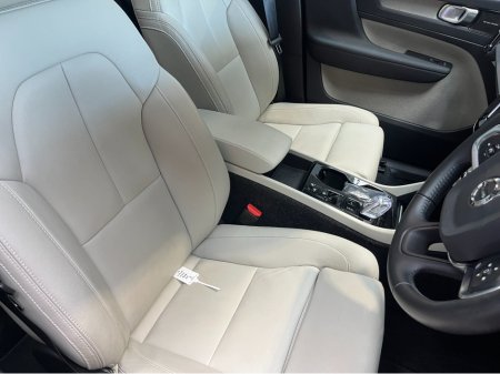 2020 Volvo XC40 - thumbnail 9