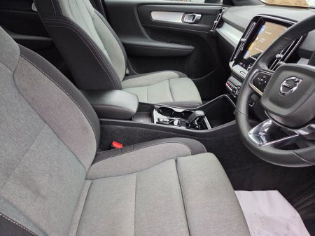 2022 Volvo XC40 - view 4