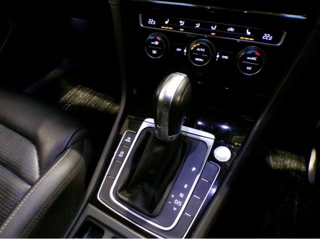 2018 Volkswagen Golf *MIESTER EDITION*MARK 7.5*AUTO*VW GOLF 1.4 TSI HIGH-LINE*FULL LEATHER HEATED MEMORY SPORT SEATS**VIRTUAL COCKPIT*PILOT PARKING*COLOUR CAMERA*SAT-NAV*APPLE-CARPLAY*ANDROID AUTO*UP-GRADED VW ALLOYS*XL M €18,900 thumbnail