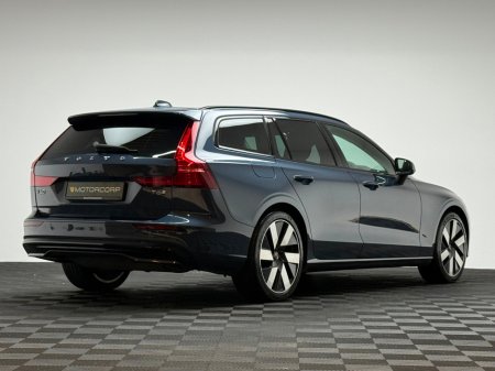 2025 Volvo V60 PLUS T6 2.0 PHEV AWD 350HP €54,990 thumbnail
