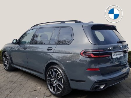 2025 BMW X7 - photo 2