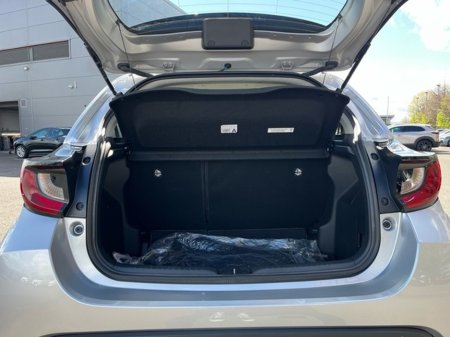 2023 Toyota Yaris - thumbnail 10