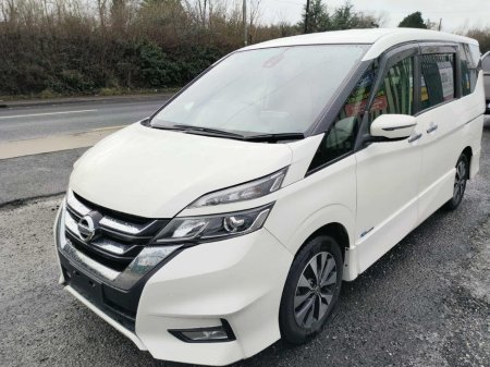 2017 Nissan Serena - thumbnail 3