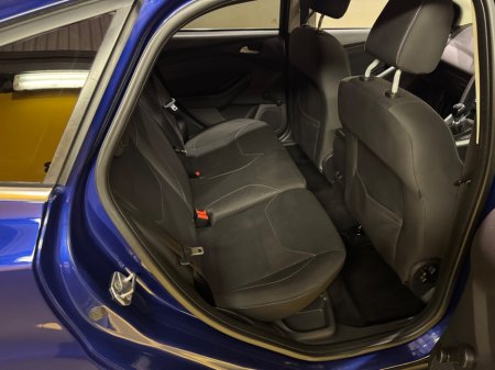 2015 Ford Focus - thumbnail 11