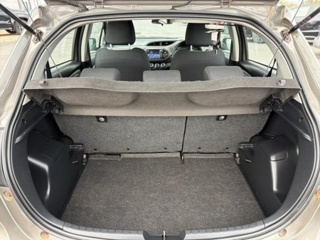 2018 Toyota Yaris - thumbnail 10