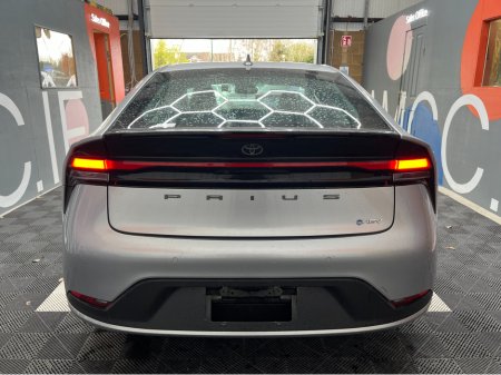 2025 Toyota Prius - thumbnail 3