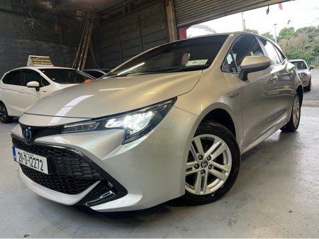 2021 Toyota Celsior HYBRID LUNA H/B AUTO 4DR €24,500 thumbnail