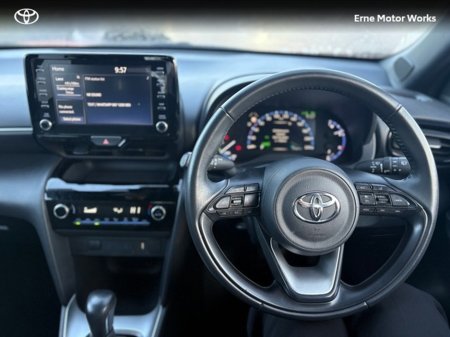 2024 Toyota Yaris Cross YARIS CROSS LUNA SPORT €30,950 thumbnail