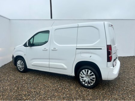 2019 Peugeot Partner PROFESSIONAL L1 B €10,500 thumbnail