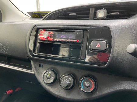 2018 Toyota Yaris - thumbnail 24