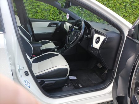 2016 Toyota Auris TOP SPEC 1.8 PETROL HYBRID WITH ONLY 71,003KMS LEATHER AND SUEDE INTERIOR LIKE NEW REVERSE CAMERA TOUCH SCREEN RADIO WITH APPLE CAR PLAY & ANDROID AUTO FACTORY IMMOBILISER TOYOTA SAFETY SENSE €16,495