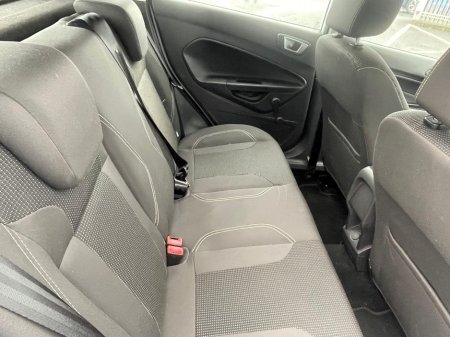 2016 Ford Fiesta - thumbnail 5