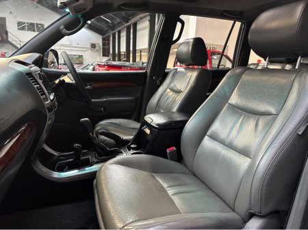 2004 Toyota Landcruiser - thumbnail 16