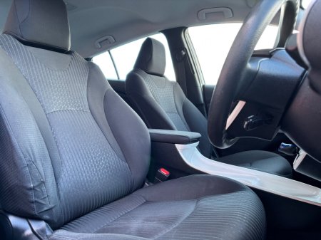 2016 Toyota Prius - thumbnail 13