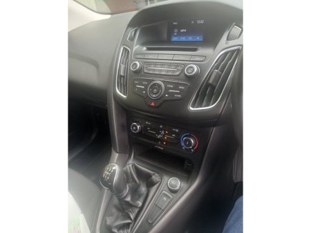 2016 Ford Focus - thumbnail 5