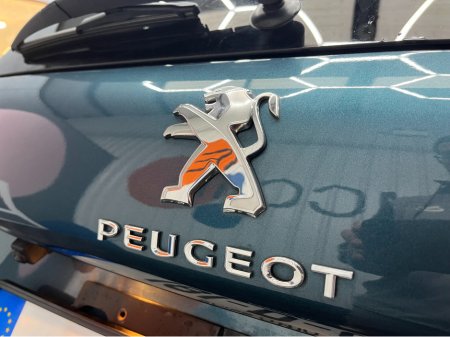 2018 Peugeot 2008 €14950! 2018 PEUGEOT 2008 AUTOMATIC ALLURE 1.2 AUTOMATIC / CRUISE CONTROL / REVERSE CAMERA AND MORE €14,950 thumbnail