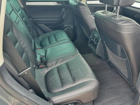 2016 Volkswagen Touareg - thumbnail 5