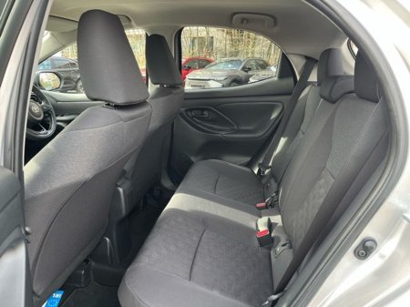 2025 Toyota Yaris - thumbnail 7