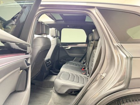 2020 Volkswagen Touareg - thumbnail 16