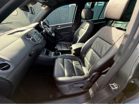 2016 Volkswagen Tiguan - thumbnail 44