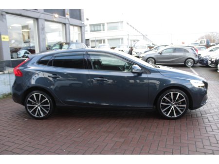 2017 Volvo V40 2.0D4 MOMENTUM 5DR HATCHBACK AUTO // 1 OWNER CAR WITH ONLY 135,000 KMS // AS NEW CONDITION THROUGHOUT // BUY WITH CONFIDENCE AA AND SIMI APPROVED DEALER 2025 // FINANCE ARRANGED // €14,950