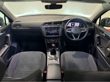2021 Volkswagen Tiguan ELEGANCE 2.0 TDI MANUAL 6SPEED FWD 150HP 5 5DR €34,950 thumbnail