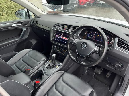 2020 Volkswagen Tiguan R-LINE AUTOMATIC 150HP 1.5 TSI //MASSIVE SPEC//FULL LEATHER//PANORAMIC GLASS ROOF//SAT NAV// €34,950 thumbnail