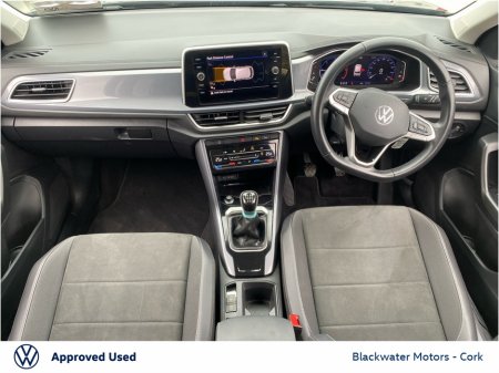 2024 Volkswagen T-Roc 2.0TDI 116BHP STYLE WITH REARVIEW CAMERA €34,995 thumbnail
