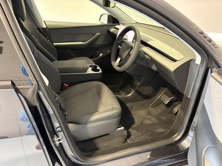 2026 Tesla Model Y - thumbnail 8
