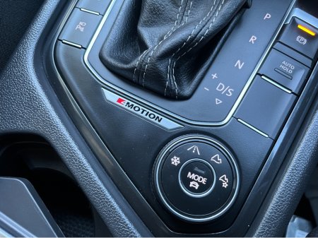 2020 Volkswagen Tiguan R-LINE 4MOTION AUTOMATIC 2.0 DIESEL //LOW MILES//MASSIVE SPEC//FULL LEATHER//DYNAUDIO SOUND SYSTEM//360 PARKING CAMERAS//HEAD UP DISPLAY// €34,950 thumbnail