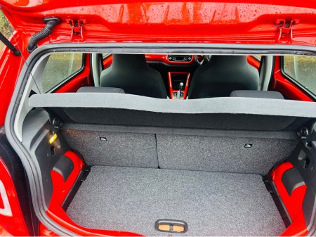 2016 Volkswagen up! DBA-AACHY 5DR €9,950 thumbnail