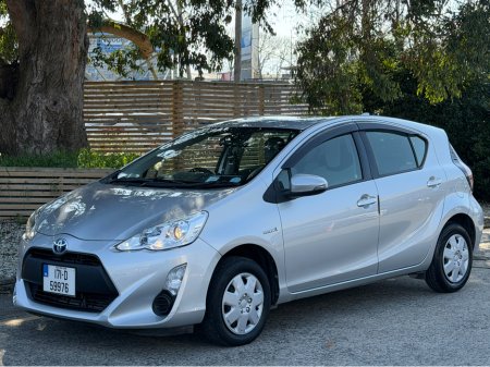 2017 Toyota Aqua - thumbnail 2