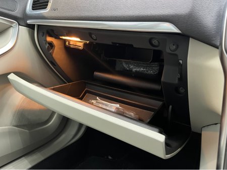 2015 Volvo V40 2015 VOLVO V40 D4 SE 2.0 AUTOMATIC / CRUISE CONTROL / REVERSE CAMERA / PADDLE SHIFTERS thumbnail