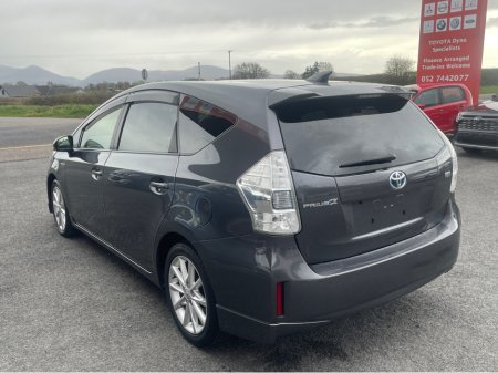 2014 Toyota Prius Alpha - thumbnail 5