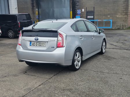 2014 Toyota Prius - thumbnail 2