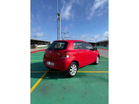 2010 Toyota Yaris - thumbnail 6