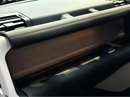2025 Land Rover Defender - thumbnail 21