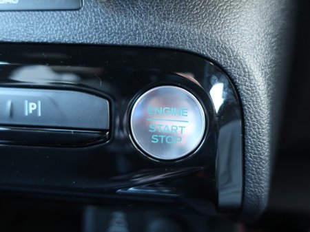 2026 Ford Kuga 2.5 Duratec 243PS PHEV ST-Line X Auto €45,995 thumbnail