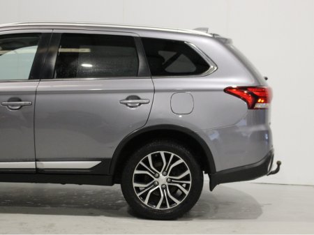 2017 Mitsubishi Outlander OUTL 4WD 6MT 4DR 7S 17MY 7 SEATS €16,950 thumbnail