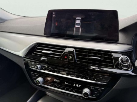 2018 BMW 5 Series - thumbnail 6