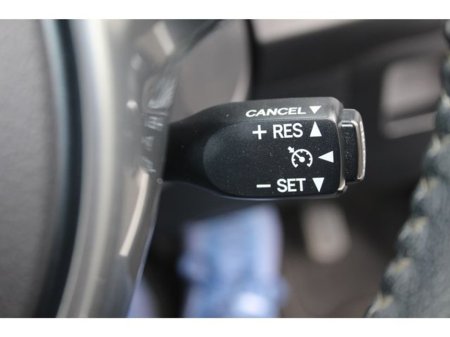 2016 Toyota Yaris - thumbnail 16