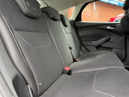 2016 Ford Focus - thumbnail 11