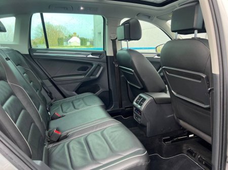 2020 Volkswagen Tiguan R-LINE 2.0 TDI // OPENING PAN ROOF // 19" R-LINE ALLOYS // HEATED R-LINE LEATHER SEATS // 360 PARKING SENSORS €28,900 thumbnail