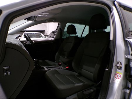 2018 Volkswagen Golf *2018*14,000 MILES*AUTO*VW GOLF MARK 7.5*COLOUR CAMERA*SAT-NAV*APPLE-CARPLAY*ANDROID AUTO*UP-GRADED VW ALLOYS*XL MEDIA*FLAT-BOTTOM SPORT STEERING WHEEL WITH ADAPTIVE CRUISE CONTROL**RADAR ASSIST €18,900 thumbnail